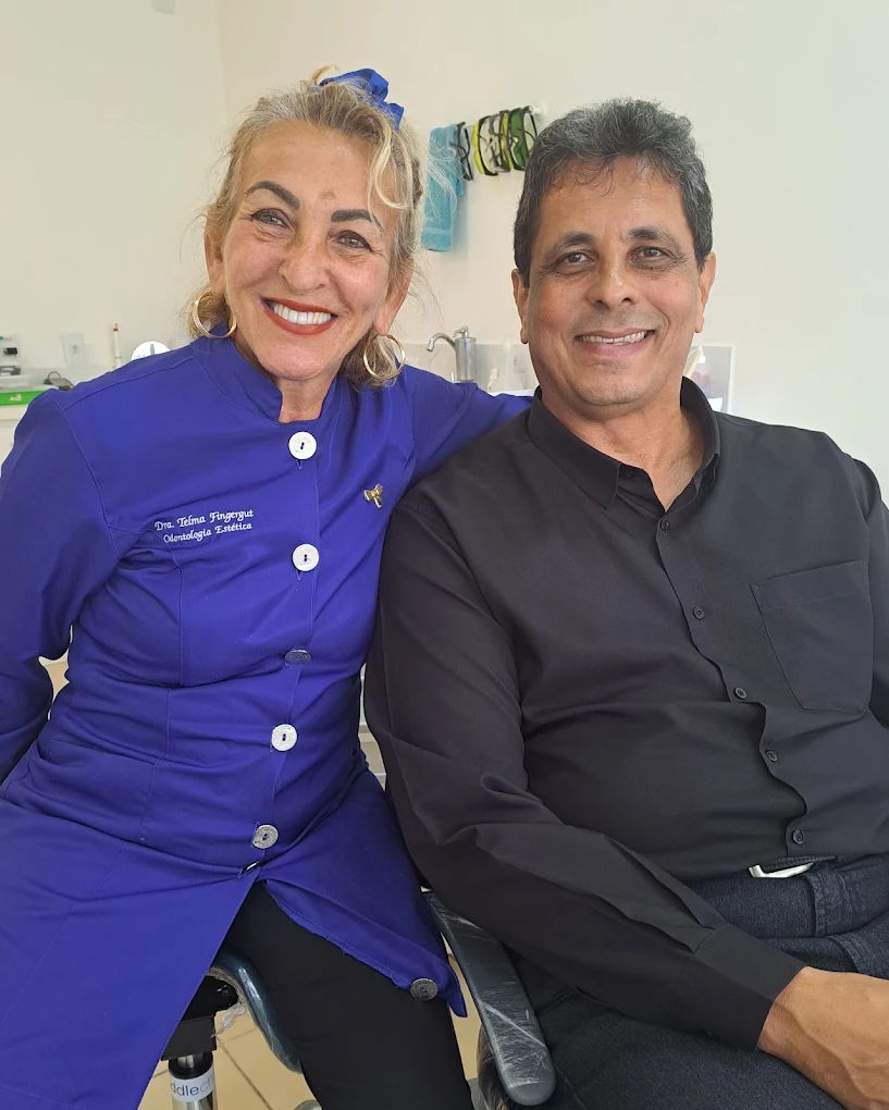 Dra. Telma Fingergut com paciente satisfeito